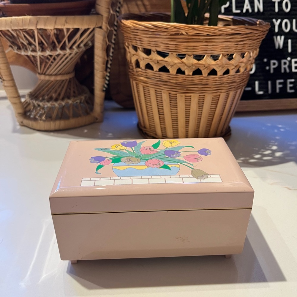 Vintage Otaguri jewelry box